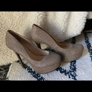 Jessica Simpson Gold Sparkles Platform Pumps